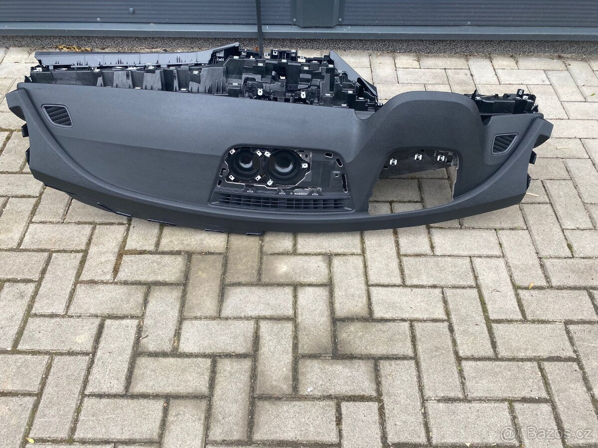 Škoda Superb IV, 4 - palubní deska - 2