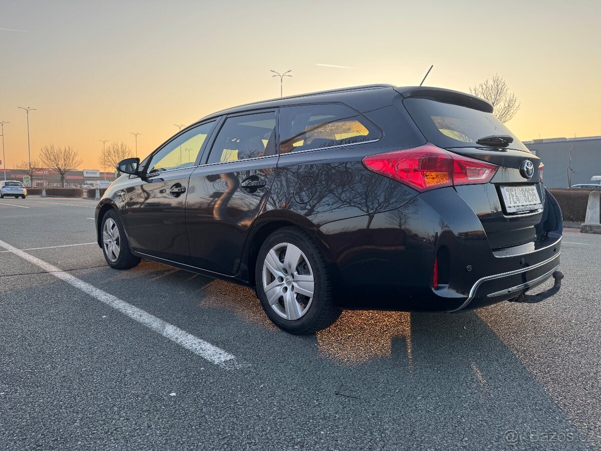 Toyota Auris hybrid - 2