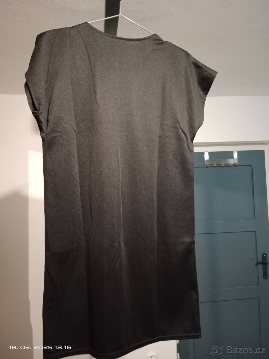 Černé šaty s kapsičkami - 2