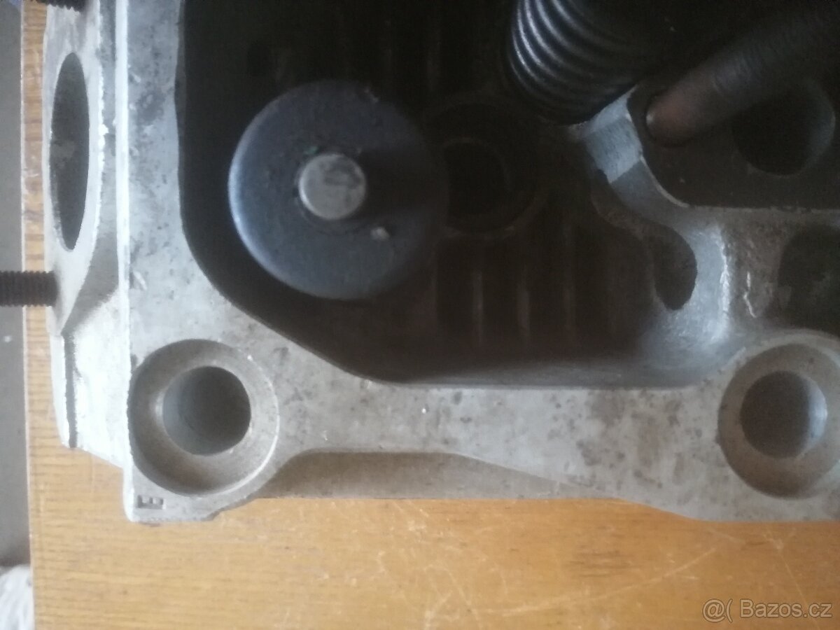 Hlava válců s ventily T148 nová úplná "E" - 2