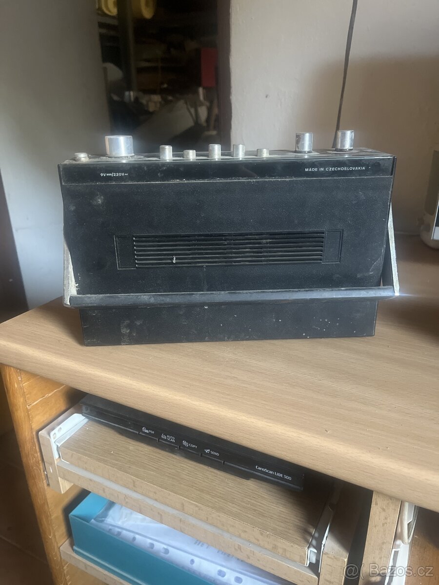 Stará rádia spis do sbirky. - 2