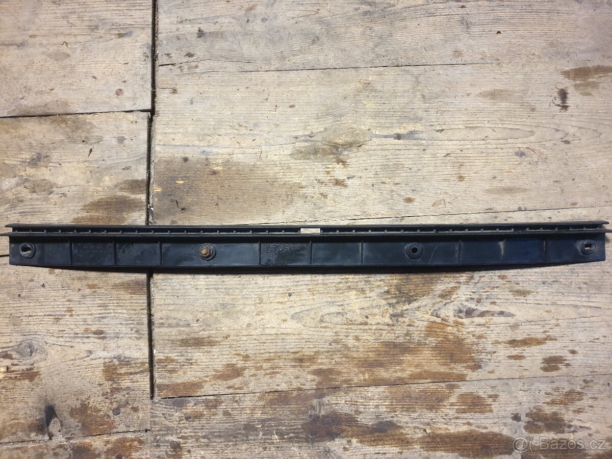 Octavia 1 combi lišta zadního nárazníku - 2