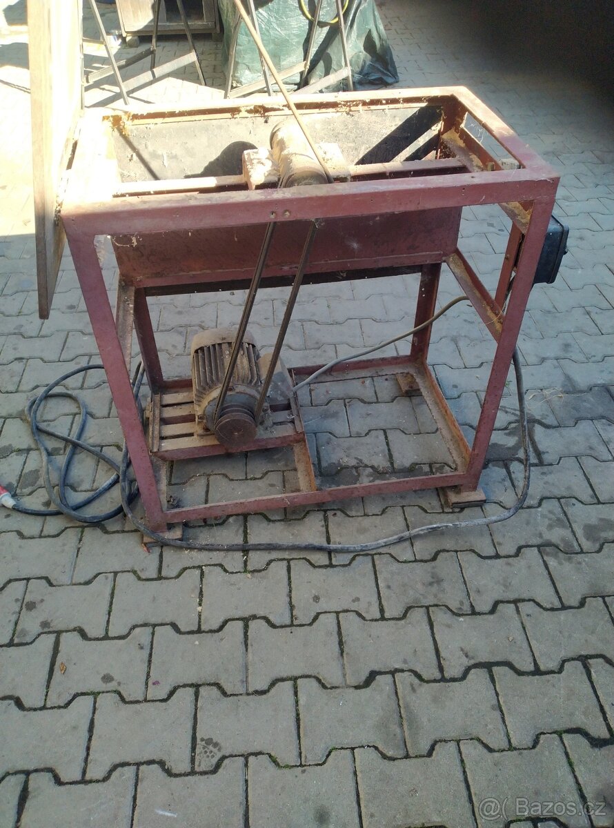 Prodám pylu. Cirkularku - 2