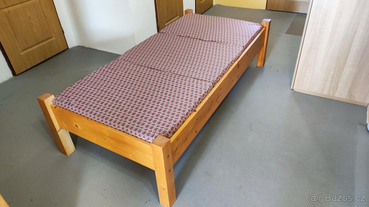 Dětská dřevěná postel - 2