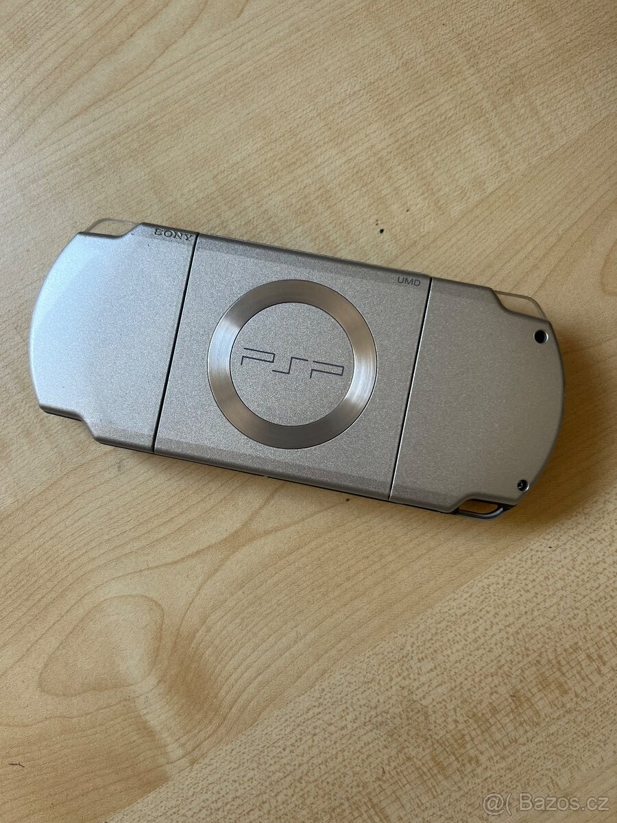 Sony PSP 2000 Silver + 64GB karta - 2