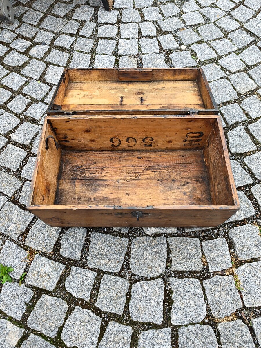 Dřevěná truhla - 2