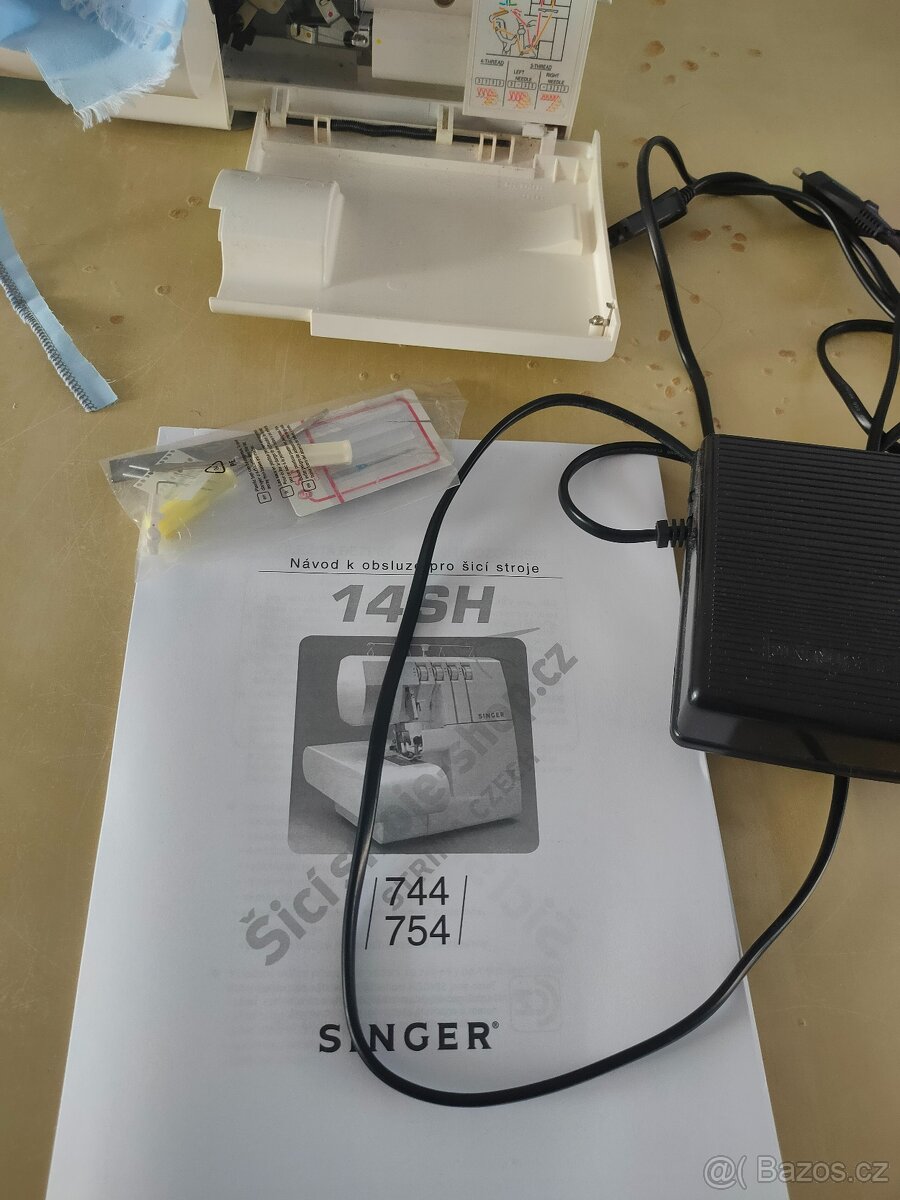 SINGER overlosk šicí stroj 14SH754 - 2
