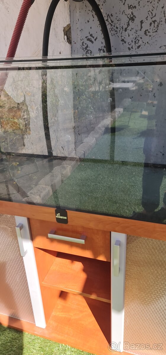 Akvarium se skříňkou - 2