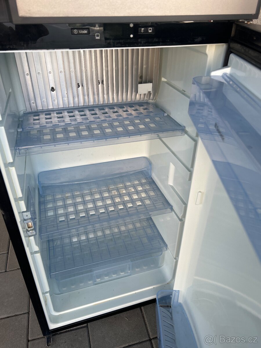 Karavanová kombinovaná lednice Dometic - 2