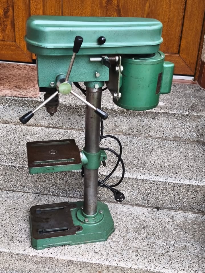 Prodám stolní LITINĚNOU vrtačku Einhell -550 W. Interkrenn M - 2