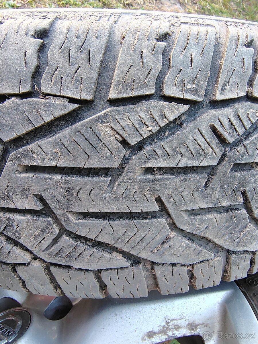 Prodej zimních pneu 215/60/17 - 2