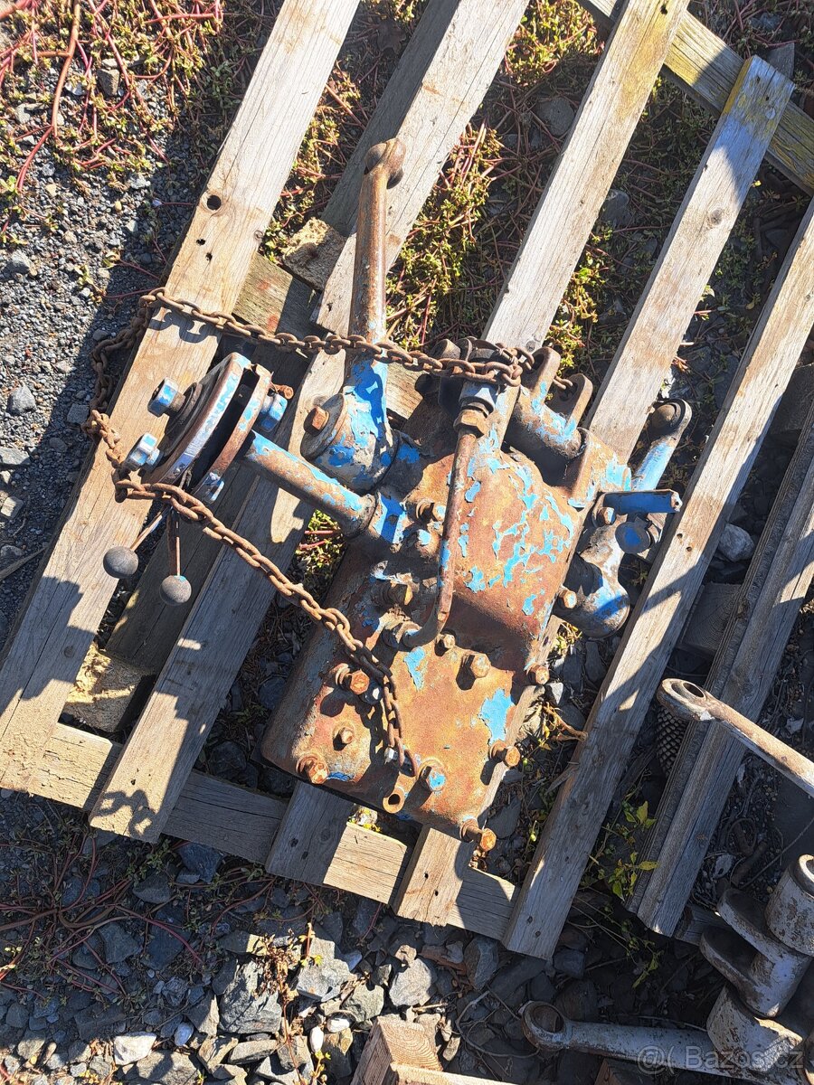 Zetor 3011 víko hydrauliky kompletni - 2