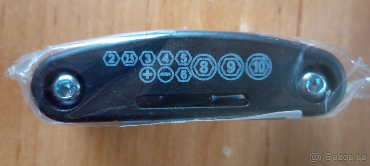 Multiklíč - sada nářadí 16v1 - 2