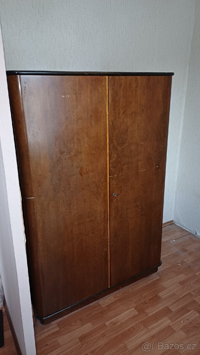 Šatni skříň - masiv - 2