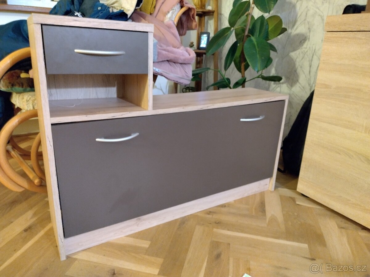 Předsíňová stěna - 2