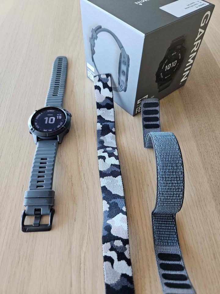 Garmin Fenix 6 Pro Solar (47mm) Černá s šedým páskem - 2