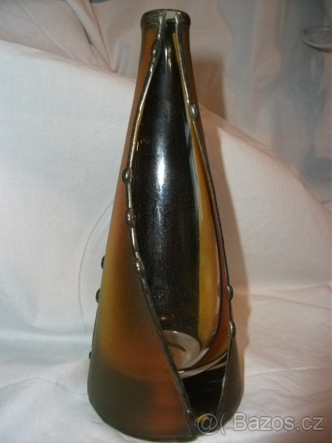 Vázička se signaturou - 2