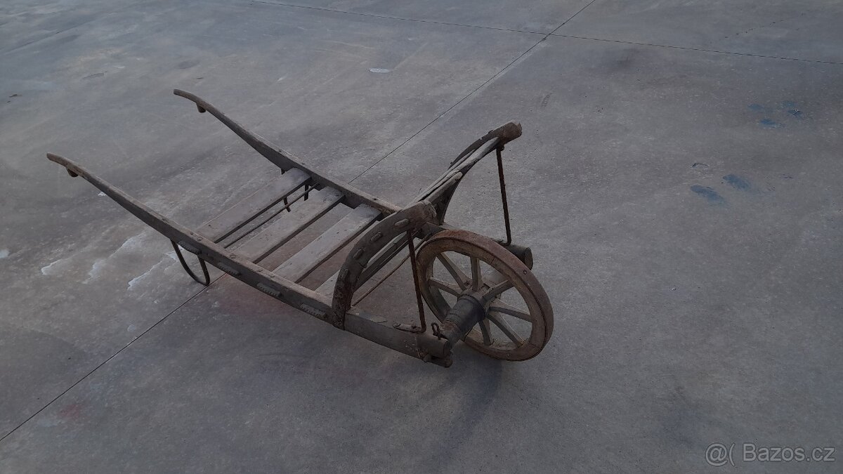 Trakař dřevěný - 2