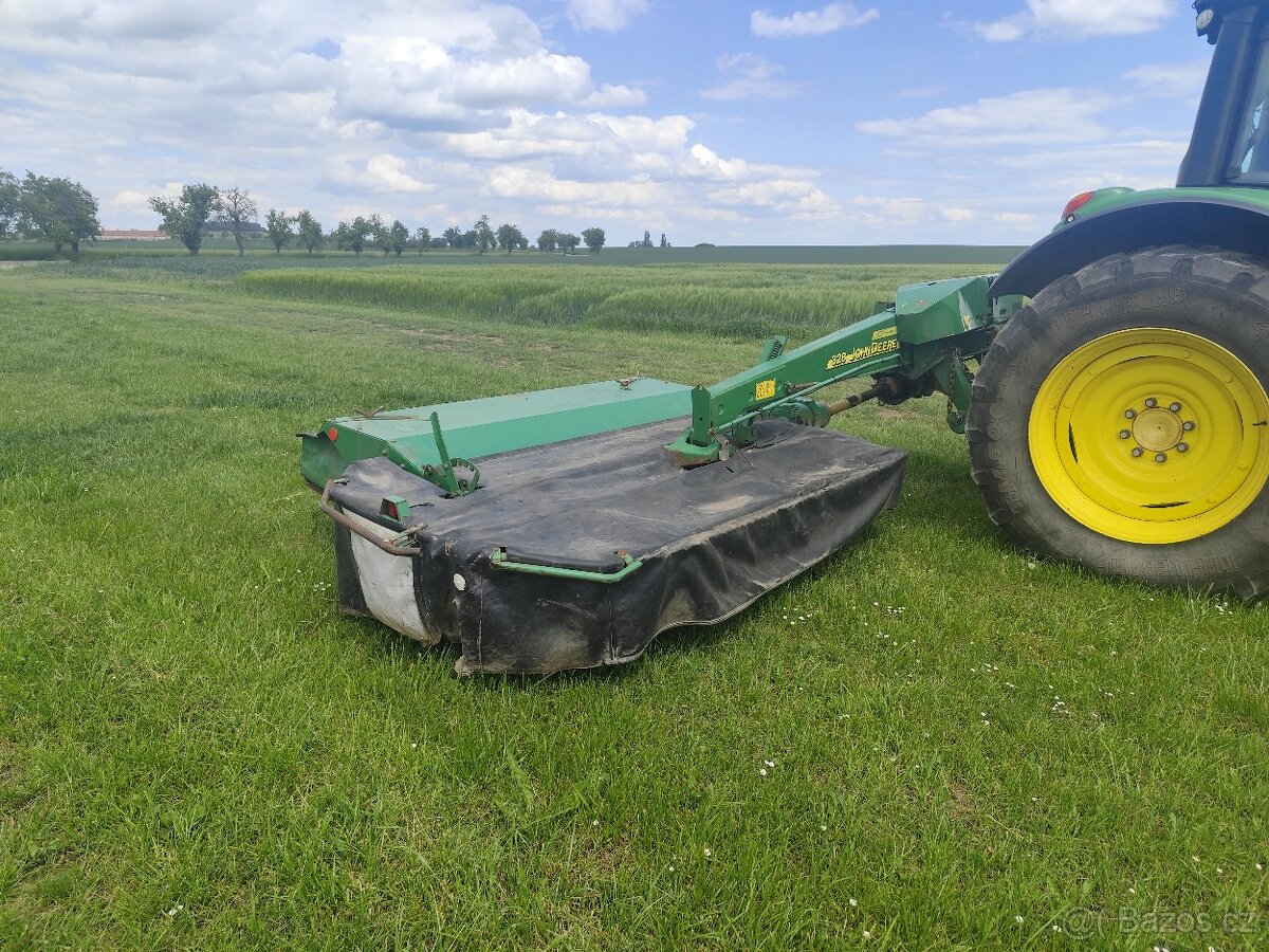 Disková sekačka John Deere 328 - 2