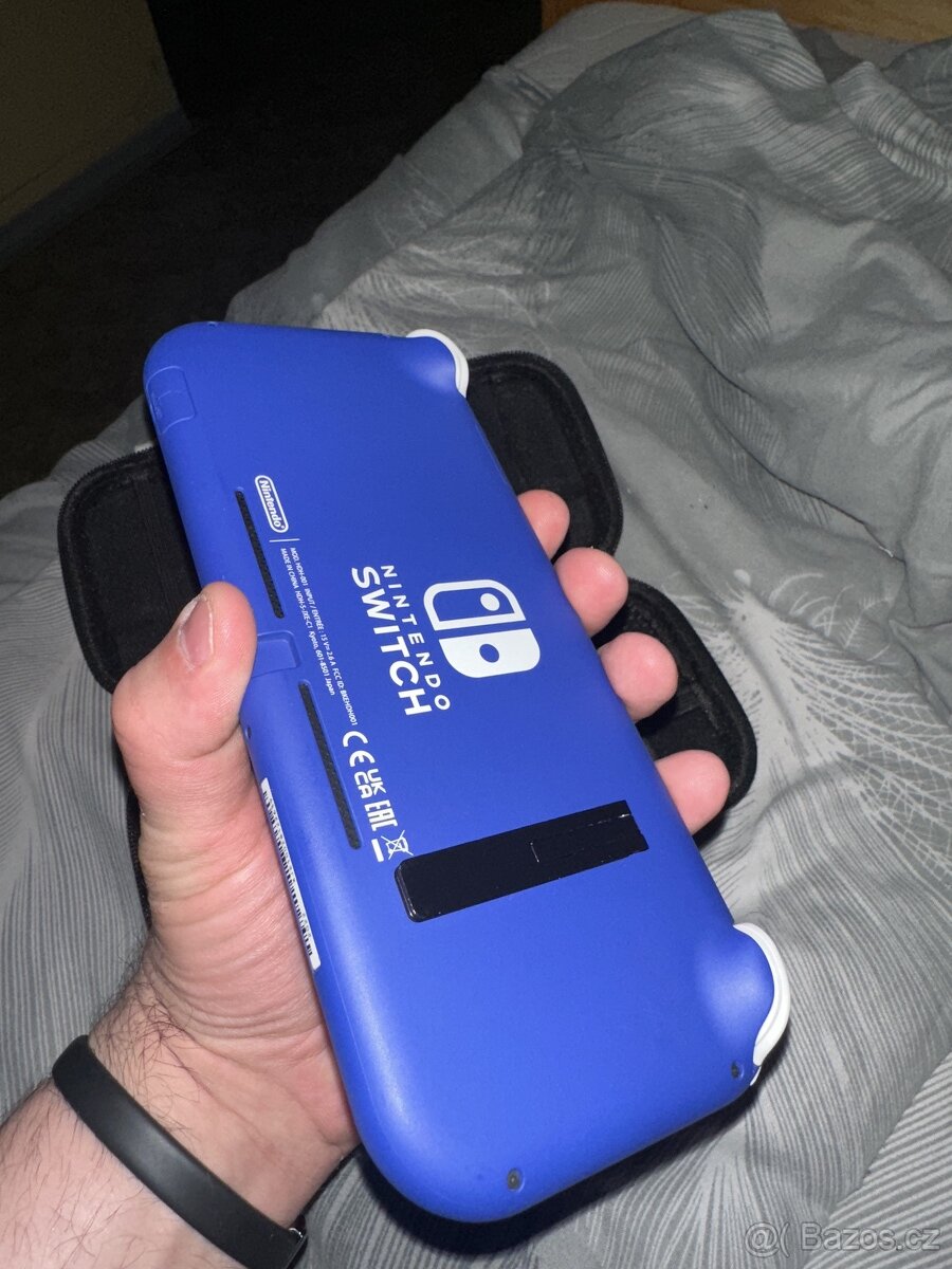 Prodávám Nintendo Switch Lite - 2