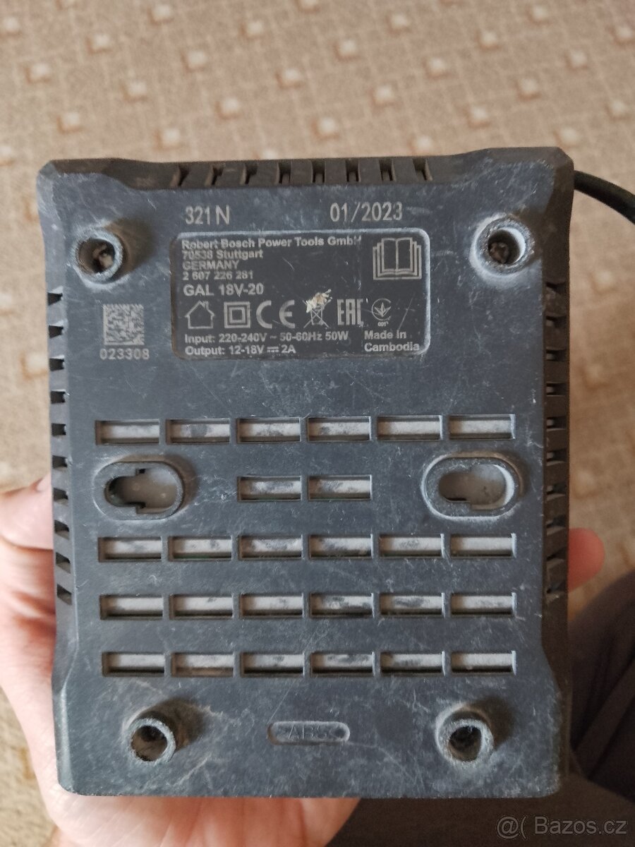Bosch GAL 18V-20 nabíječka - 2
