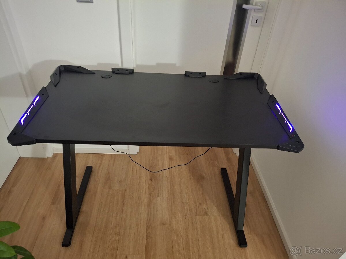 Herní PC stůl - 2