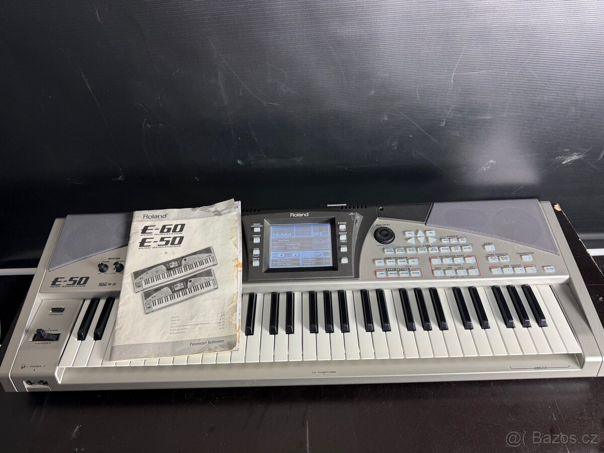 Roland E50 Arranger Keyboard - 2