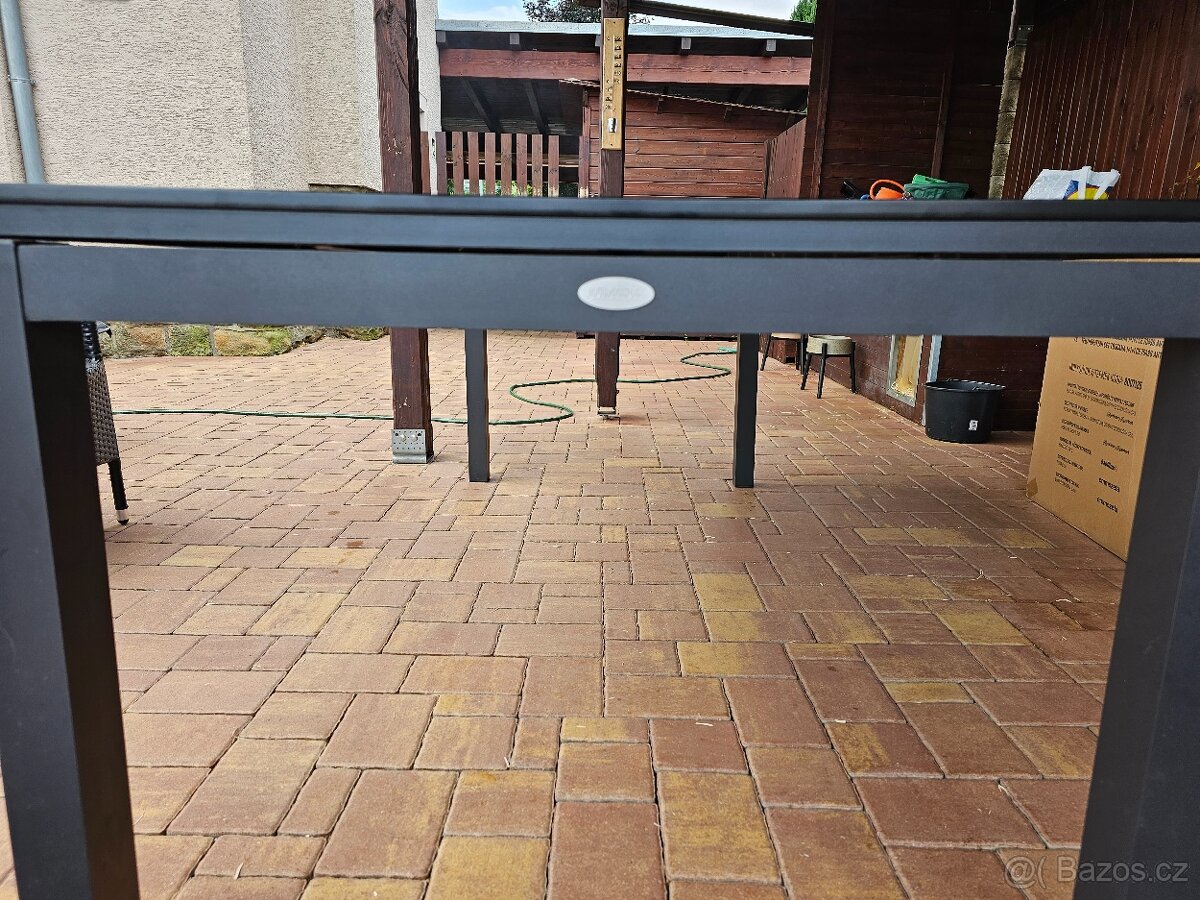 Zahradní stůl JYSK - 2