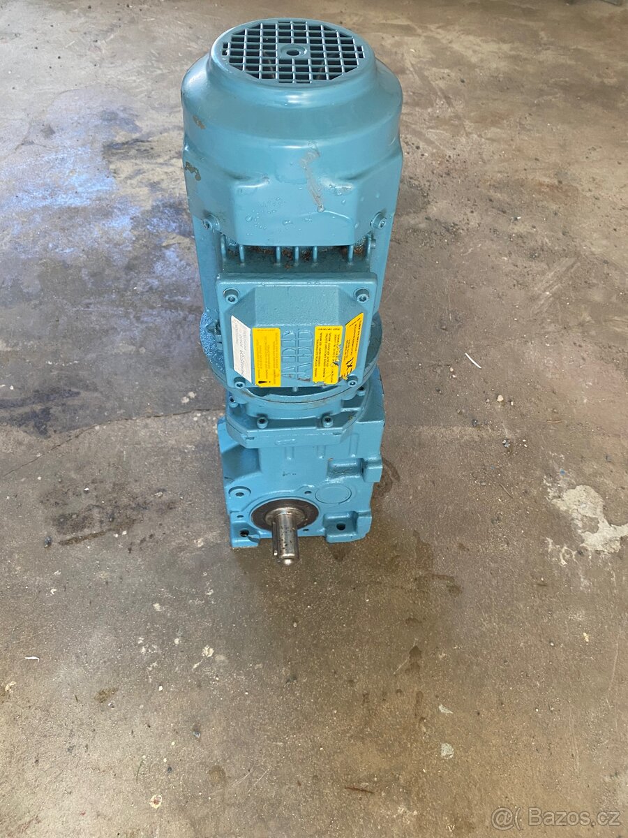 Elektromotor s převodovkou - 2