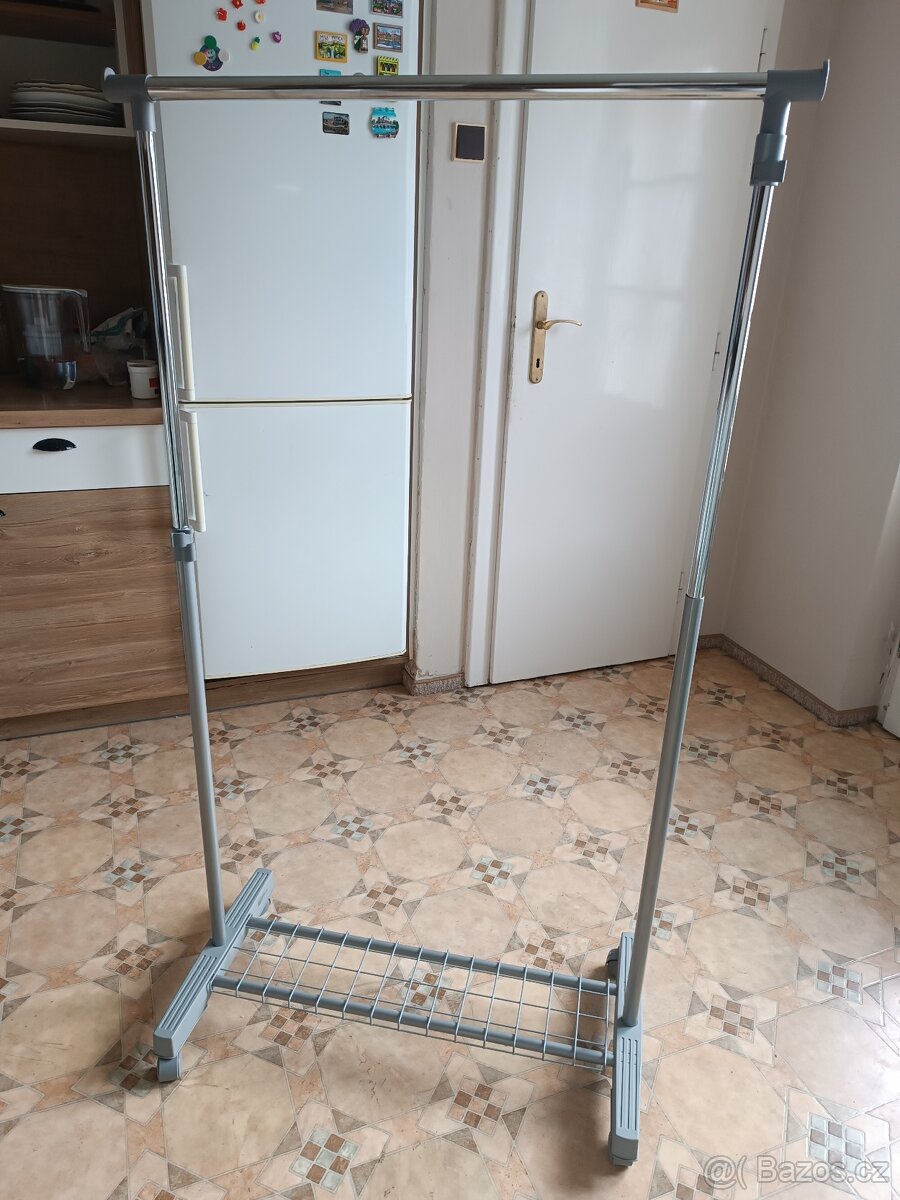 Šatní stojan - 2