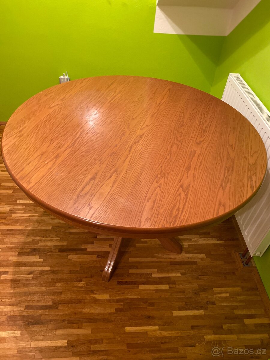 Kulatý stůl - 2