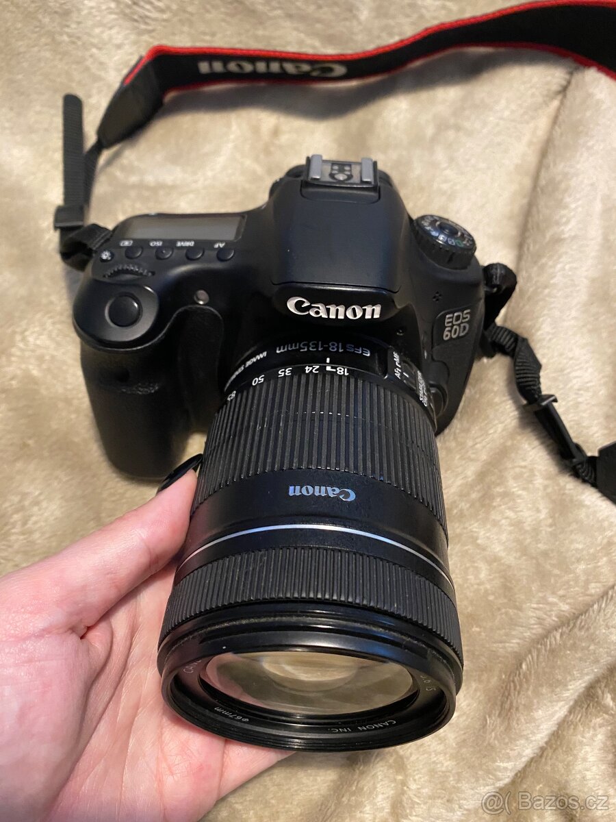 Zrcadlovka Canon s objektivem - 2