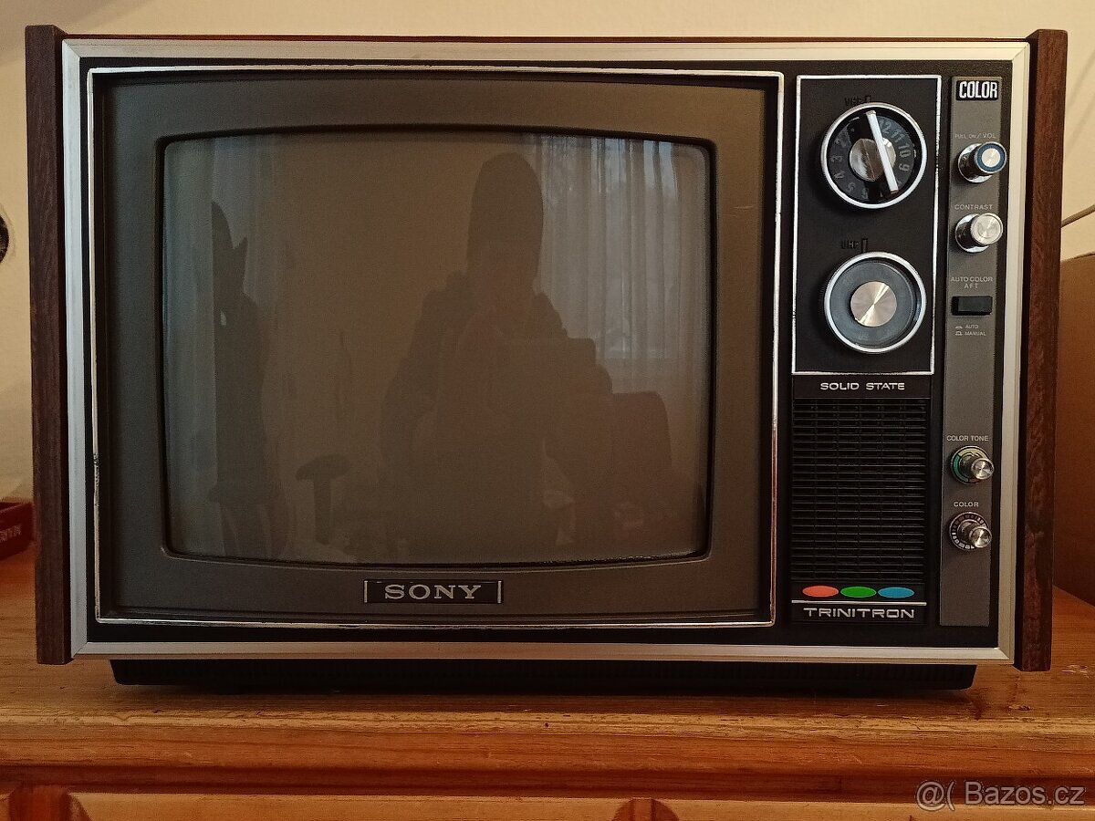 SONY KV - 1300E VINTAGE COLOR TV - SONY TRINITRON - 2