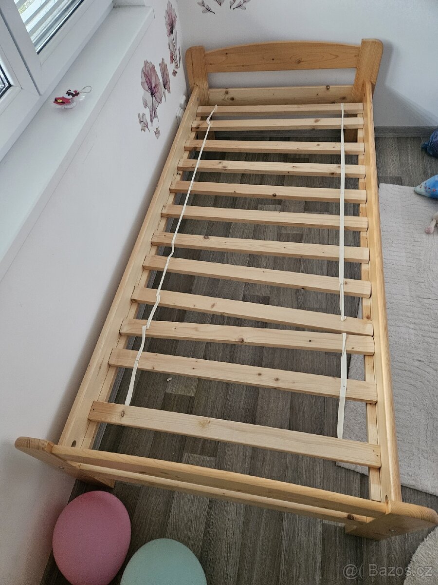 Dřevěná postel - 2
