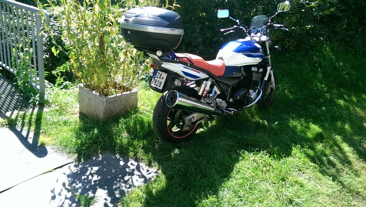 Suzuki GSX 1400 - 2