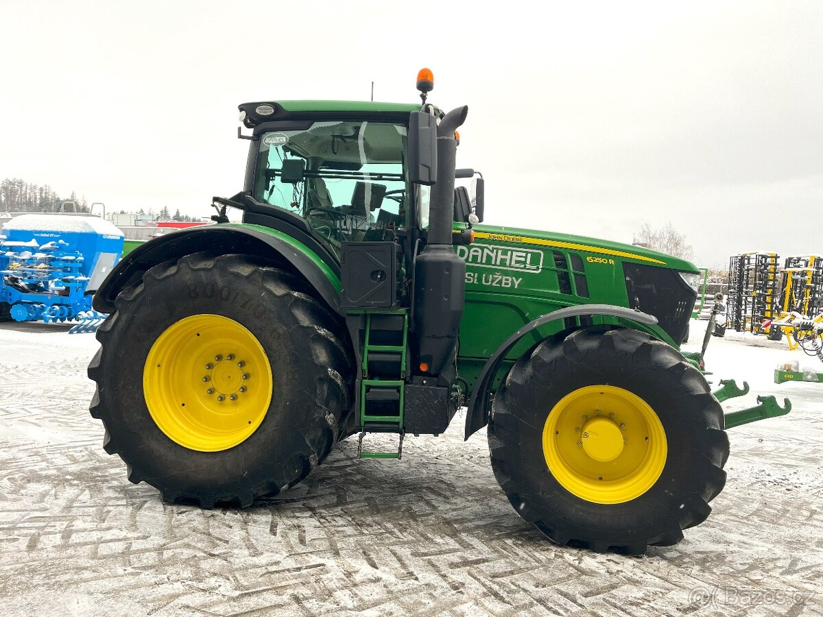 traktor John Deere 6250R - 2