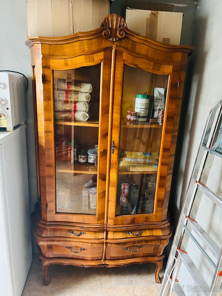 Starožitný nábytek - 2