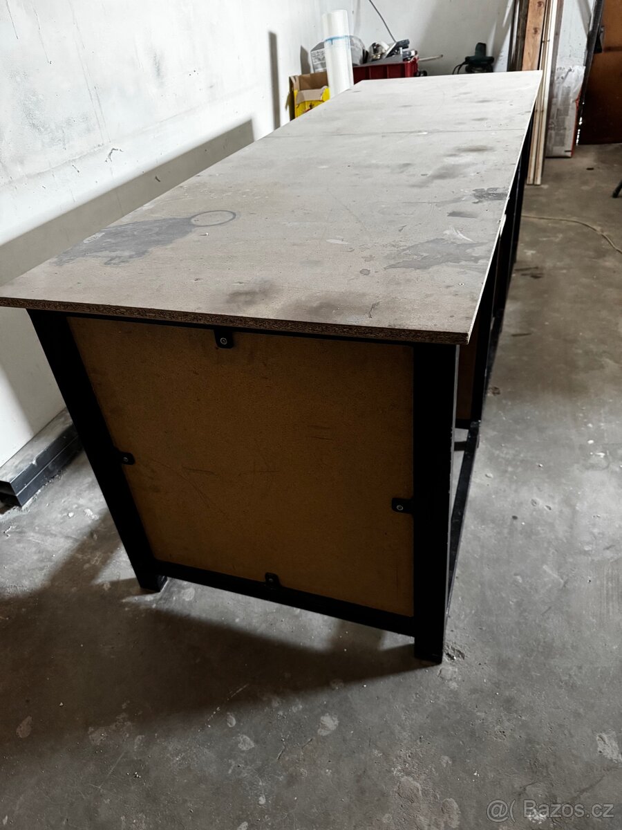 Pracovní stůl - 2