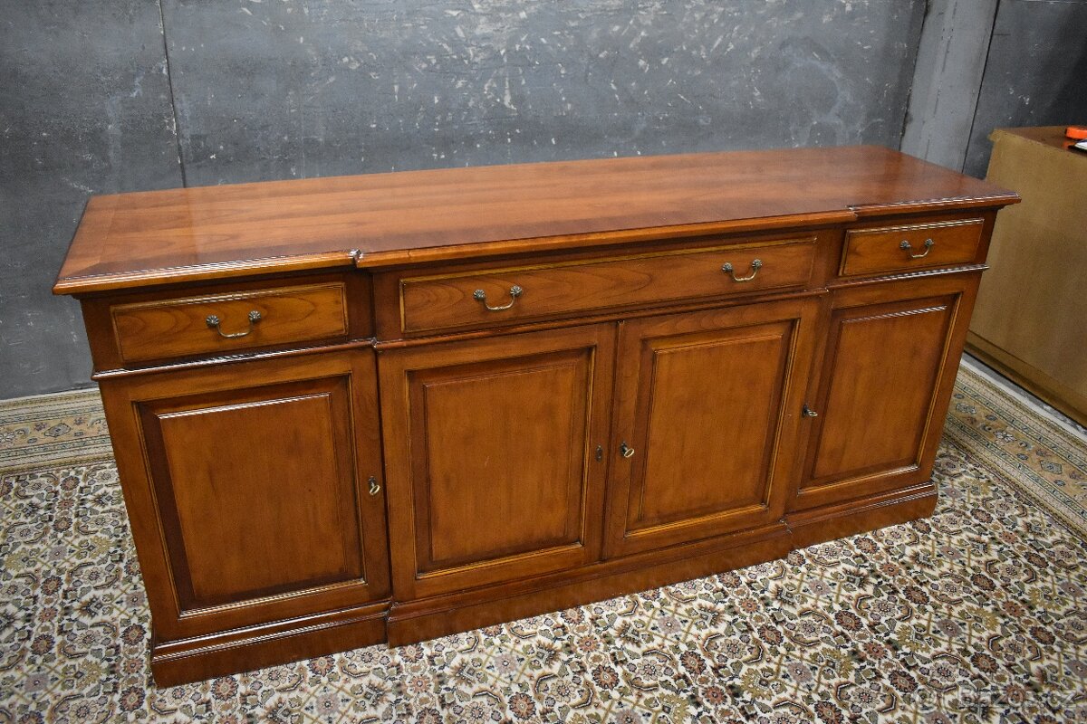 Komoda čtyřdveřová - 2