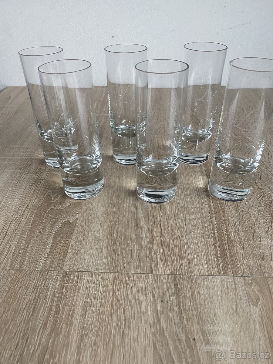 Sklenice s monogramem L.Č. - 2
