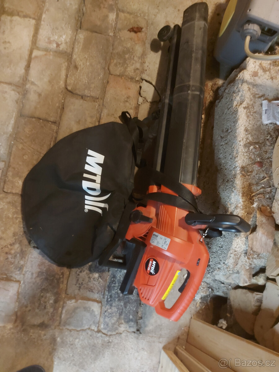 Vysavač + foukač listí MTD - 2