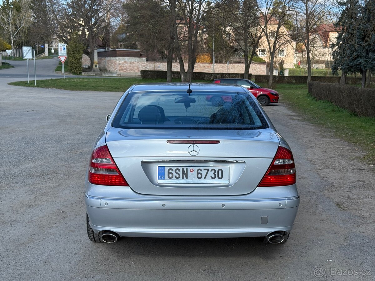 Mercedes Benz E320 - 2