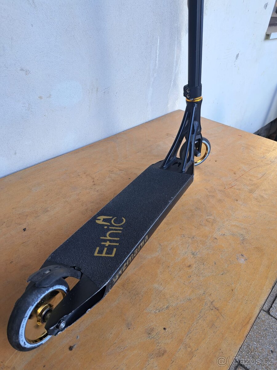 Ethic Profi Castom koloběžka + helma - 2