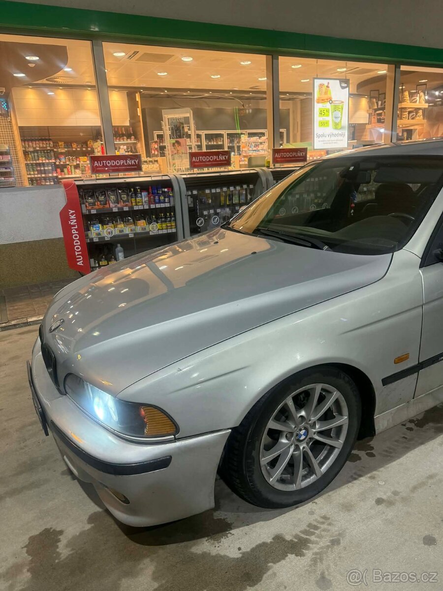 BMW E39 528i - 2