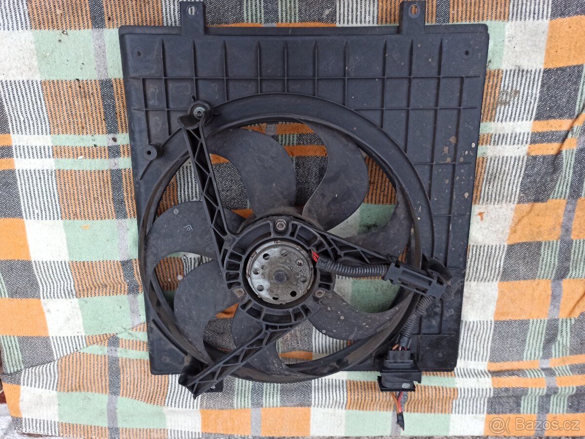 Prodám Fabia 1 - ventilátor chladiče i s rámem - 2