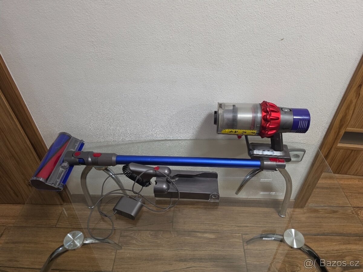 Dyson Cyclone V10 Motorhead vacuum - 2