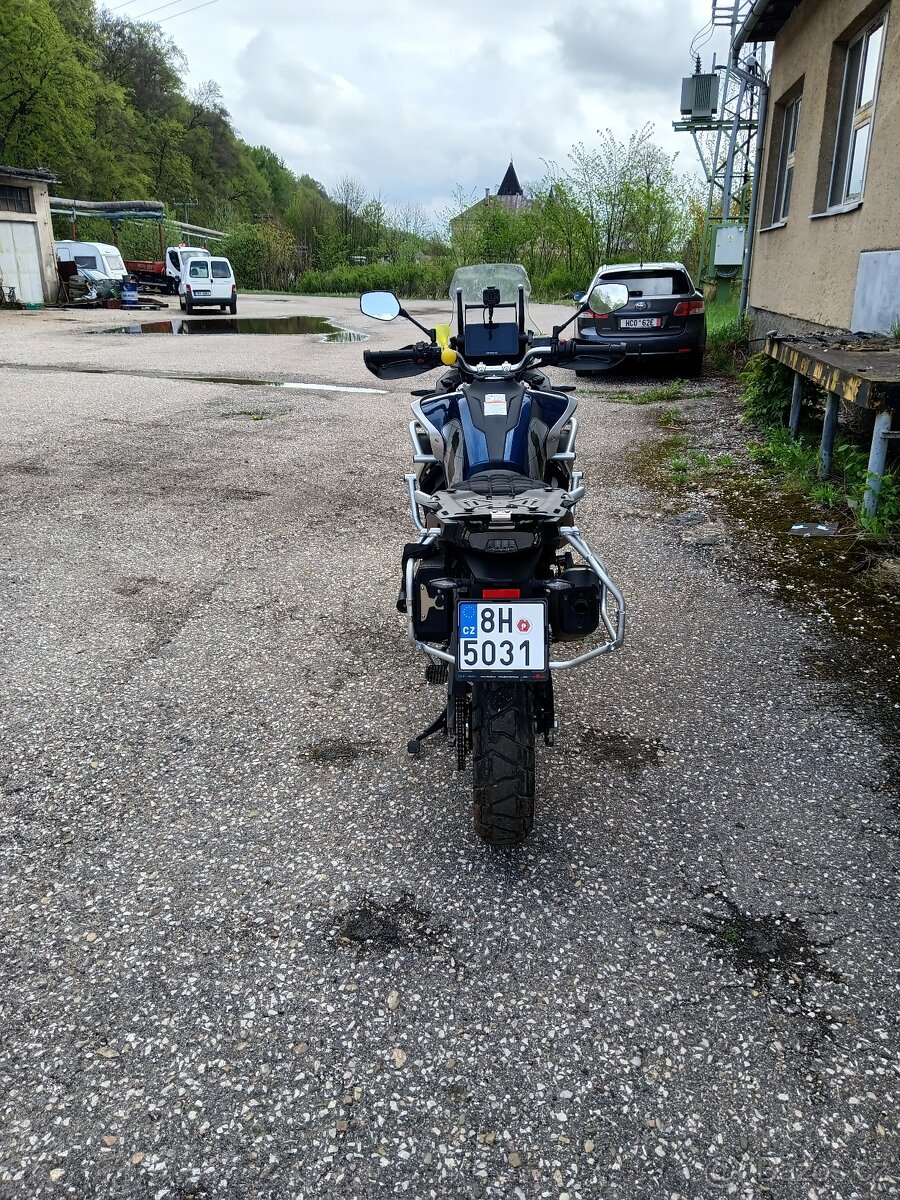 CF Moto MT 800