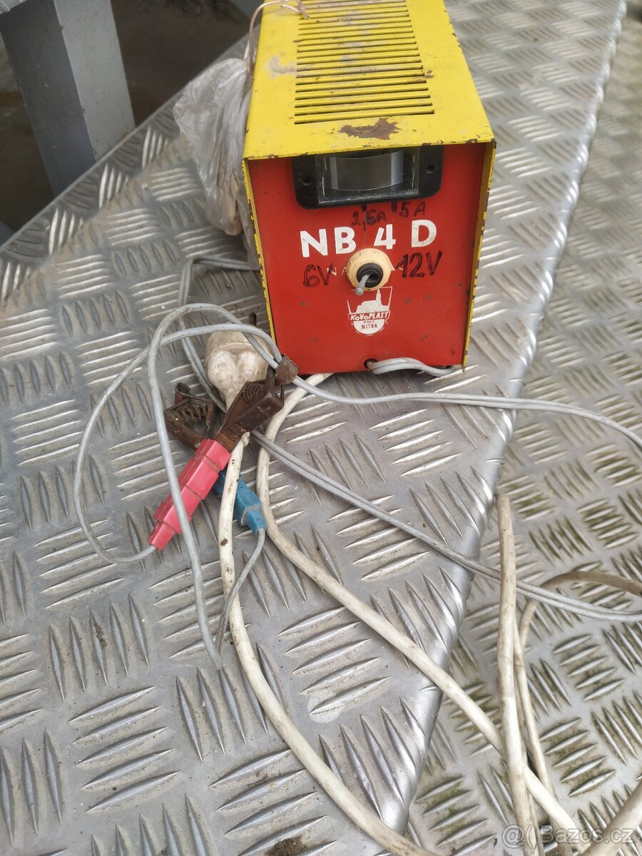 Nabíječka baterií 6/12v Kovoplast Nitra SK - 2