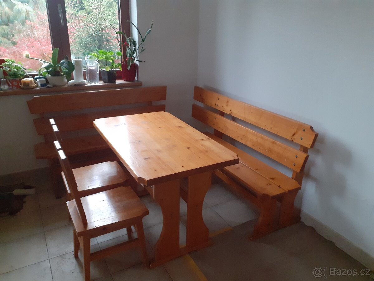 Prodám pěkný stůl s rohovou lavicí a dvěma židlema - 2
