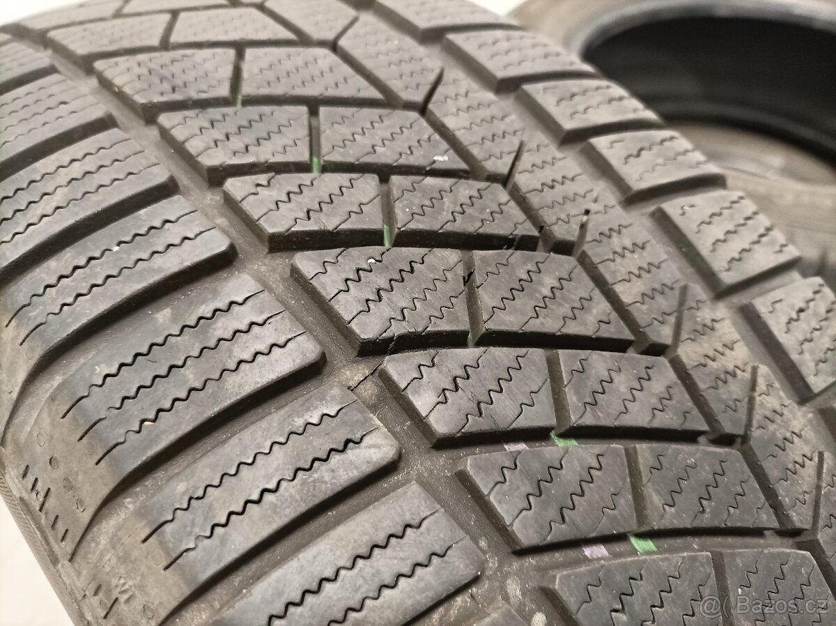 Zimní pneu ContiWinter Contact 205/60/16 - 2